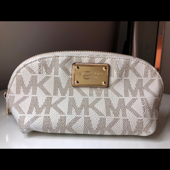 Michael Kors Handbags - Michael Kors cosmetic bag